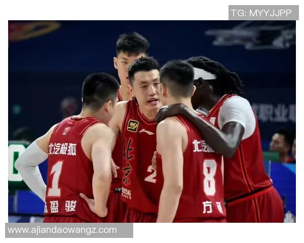 陈盈骏末节连中两记三分球助力球队锁定胜局展现强大心理素质